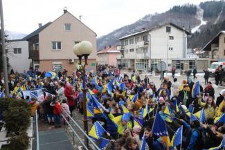 Defile učenika u Fojnici povodom Dana nezavisnosti BiH