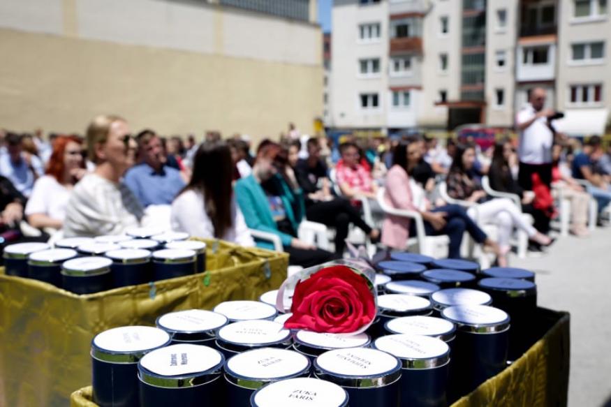 Upriličena promocija diploma maturanata SM&Scaron; 'Zija Dizdarević'