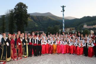 FOTO/ Brojni Fojničani uživali u koncertu 'Večer folklora i pjesme'