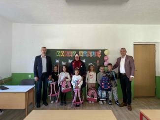 Načelnik poklonima obradovao prvačiće u Ostružnici, Pridoli i Pločarima
