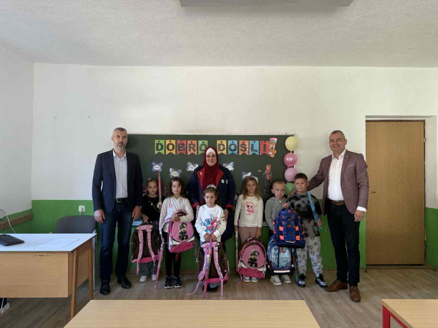 Načelnik poklonima obradovao prvačiće u Ostružnici, Pridoli i Pločarima