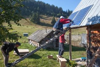 Javni poziv seoskim domaćinstvima katunskih naselja za dodjelu solarnih sistema radi pružanja turističkih usluga