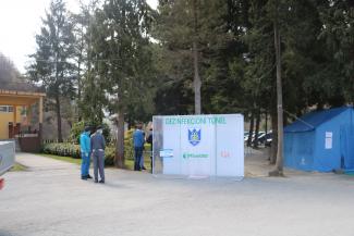 Tuneli za dezinfekciju postavljeni ispred zavoda &lsquo;Drin&rsquo; i &lsquo;Bakovići&rsquo;